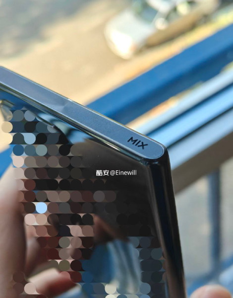 Take a look at Xiaomi’s first button-less phone that will never see the light of day Xiaomi button-less phone -4