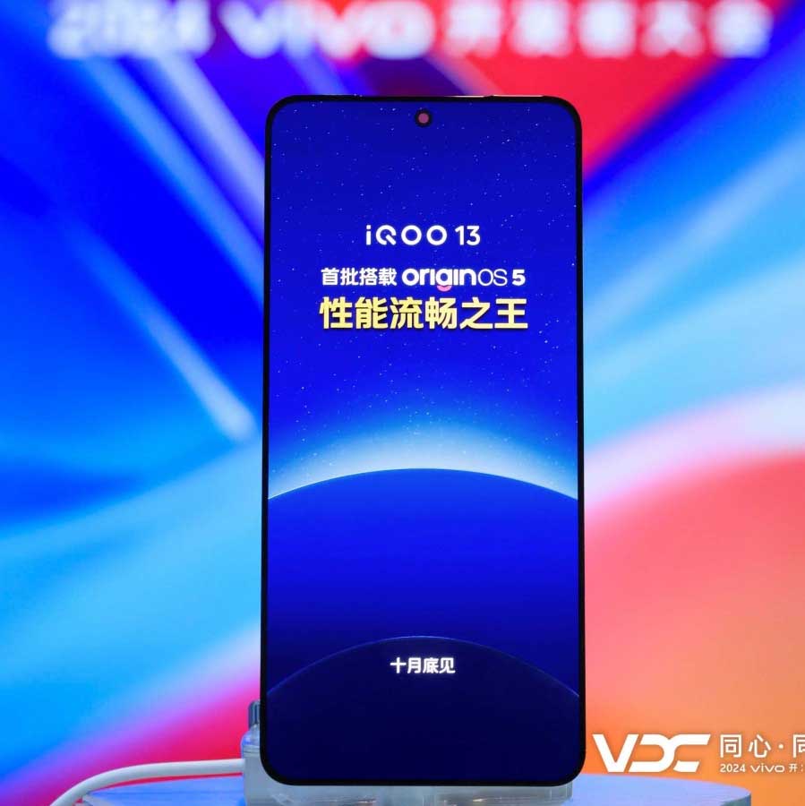 iQOO's upcoming flagship phone will have one peculiar feature iQOO 13 with BOE Q10 display 1
